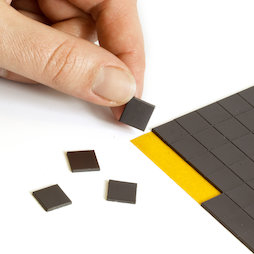 MS-TAKKI-03, Takkis 10 x 10 mm, plaquitas magnéticas adhesivas, 160 plaquitas por hoja